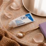 cerave contour des yeux avis tube crème et cuillère dorée