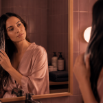 peut on appliquer un masque sur cheveux secs femme salle de bain