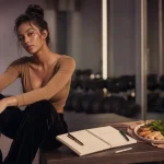 Recomposition corporelle : déficit 300–500 kcal pour préserver le muscle