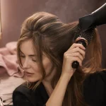 Volume cheveux fins : racines décollées